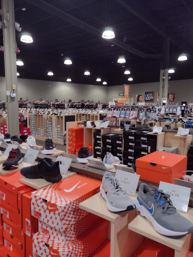 Shoe Store «DSW Designer Shoe Warehouse», reviews and photos, 2100 Park Manor Blvd, Pittsburgh, PA 15205, USA