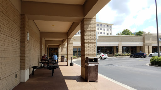 Supermarket «Publix Super Market at The Peach», reviews and photos, 2900 Peachtree Rd NW, Atlanta, GA 30305, USA