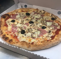 Plats et boissons du Pizzas à emporter Hermosa Pizza | Pizza à emporter Lyon - n°17