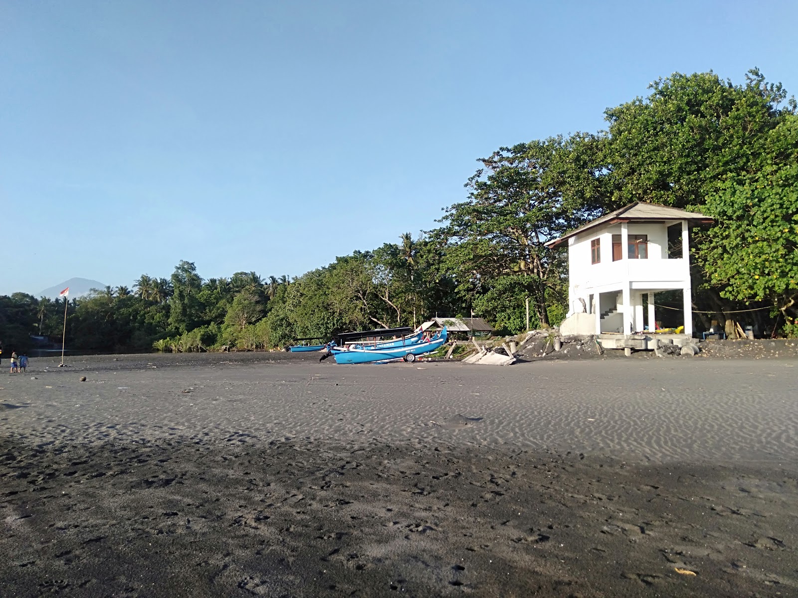 Photo of Kelecung Beach and the settlement