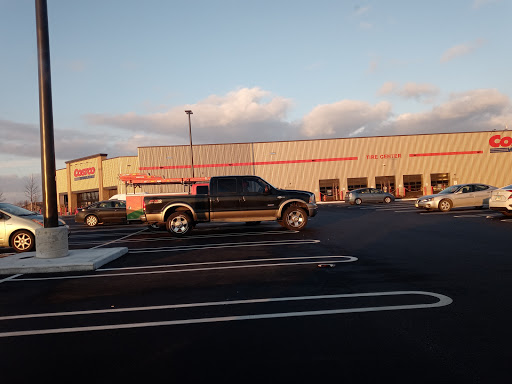 Shopping Mall «Market Place Shopping Center», reviews and photos, 2000 N Neil St, Champaign, IL 61820, USA