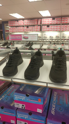 Shoe Store «SKECHERS Factory Outlet», reviews and photos, 1201 Airport Fwy #185, Euless, TX 76040, USA