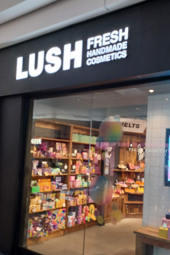 Shopping Mall «Woodland Mall», reviews and photos, 3195 28th St SE, Grand Rapids, MI 49512, USA