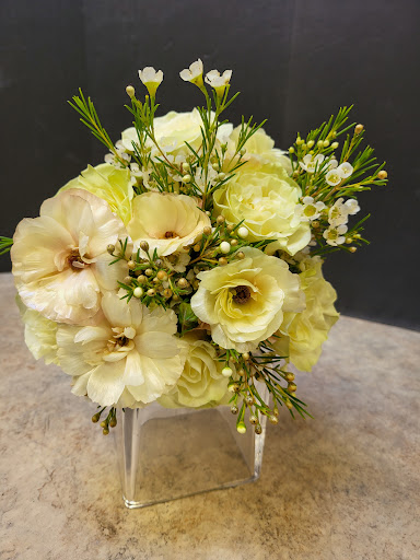 Florist «Foti Flowers At Yuess Gardens», reviews and photos, 406 3rd St, Newburgh, NY 12550, USA