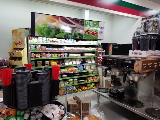 Convenience Store «7-Eleven», reviews and photos, 590 NE 125th St, North Miami, FL 33161, USA