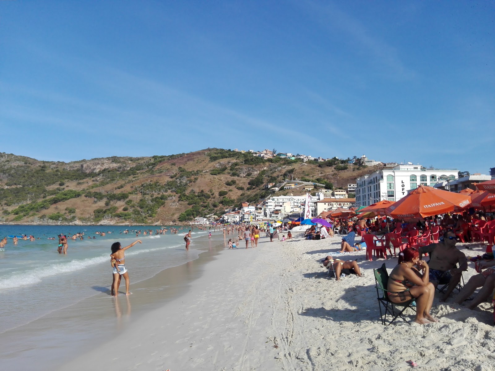 Foto de Praia de Arraial do Cabo com água cristalina superfície