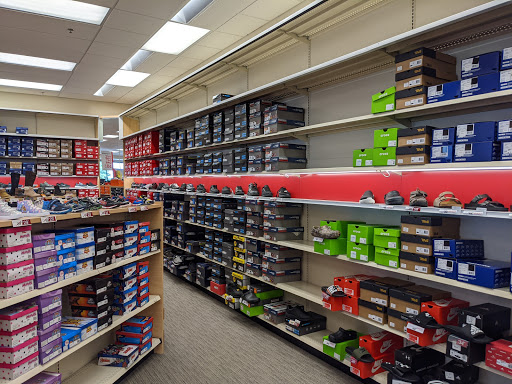 Shoe Store «Famous Footwear», reviews and photos, 1917 Wentzville Pkwy, Wentzville, MO 63385, USA