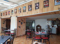 Atmosphère du Restaurant La Brasserie de la Tour à Chéroy - n°1