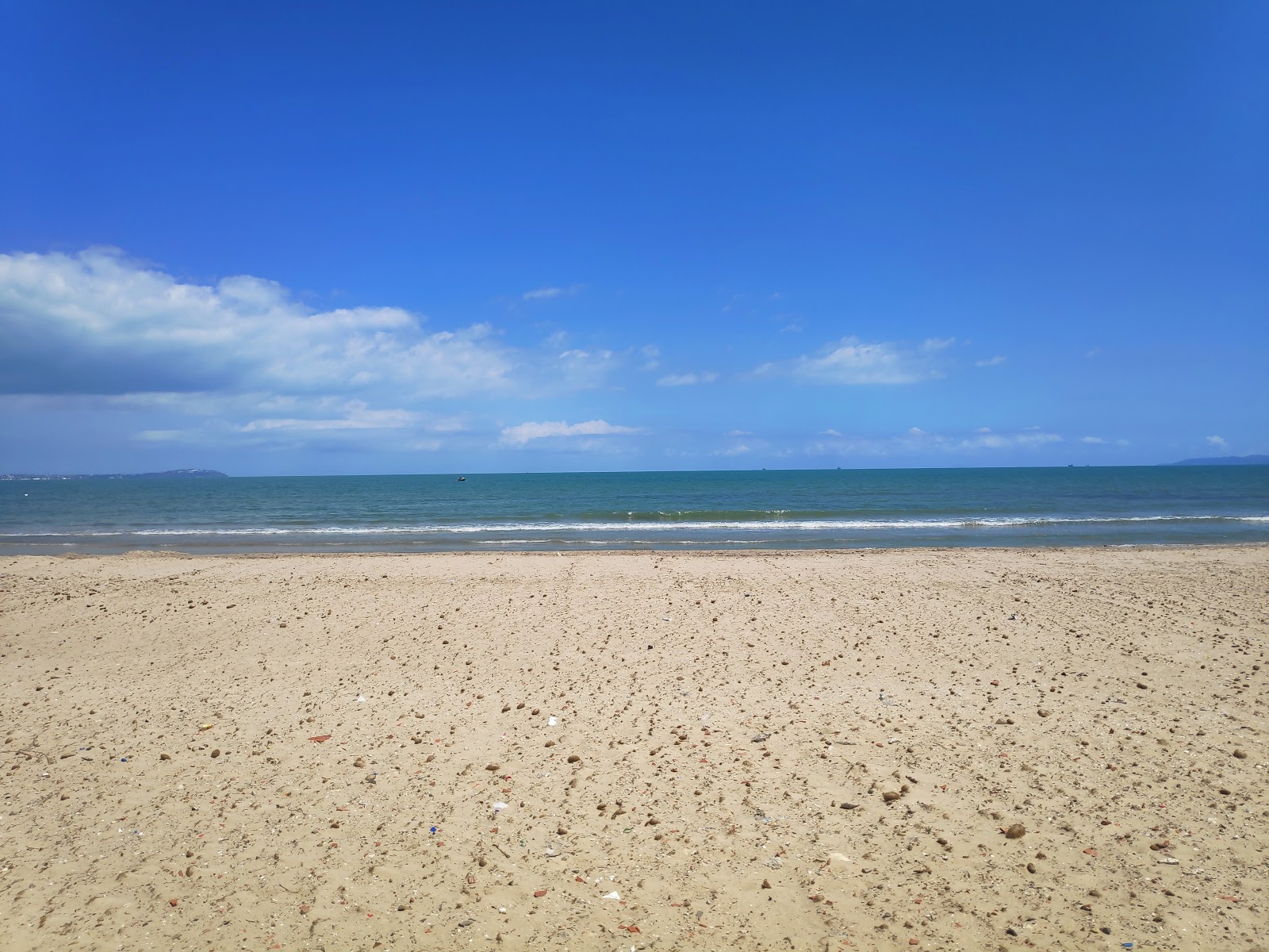 Foto di Beach Hammam chatt con una superficie del sabbia beige