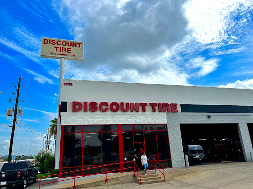 Tire Shop «Discount Tire Store - Humble, TX», reviews and photos, 20130 US-59, Humble, TX 77338, USA