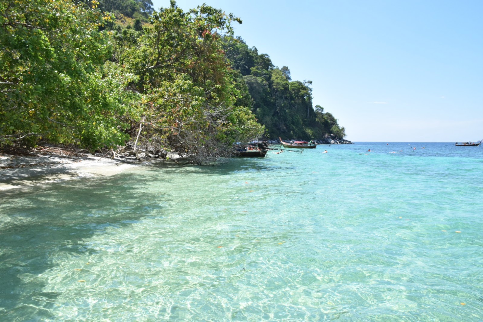 Photo of Koh Adang secret Beach II with bright fine sand surface