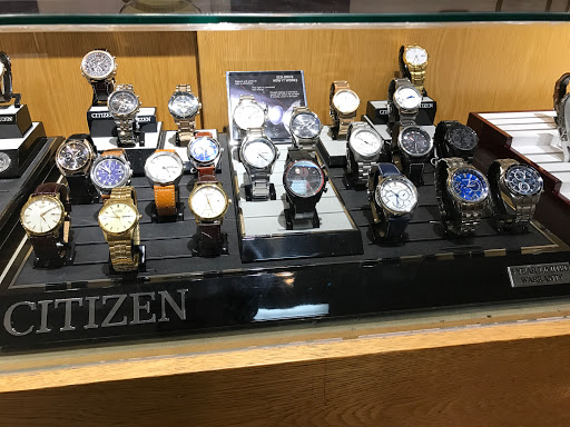 Jewelry Store «Edward Warren Jewelers», reviews and photos, 1610 Cross Creeks Blvd, Pickerington, OH 43147, USA