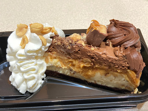 Restaurant «The Cheesecake Factory», reviews and photos, 5799 N Bayshore Dr, Glendale, WI 53217, USA