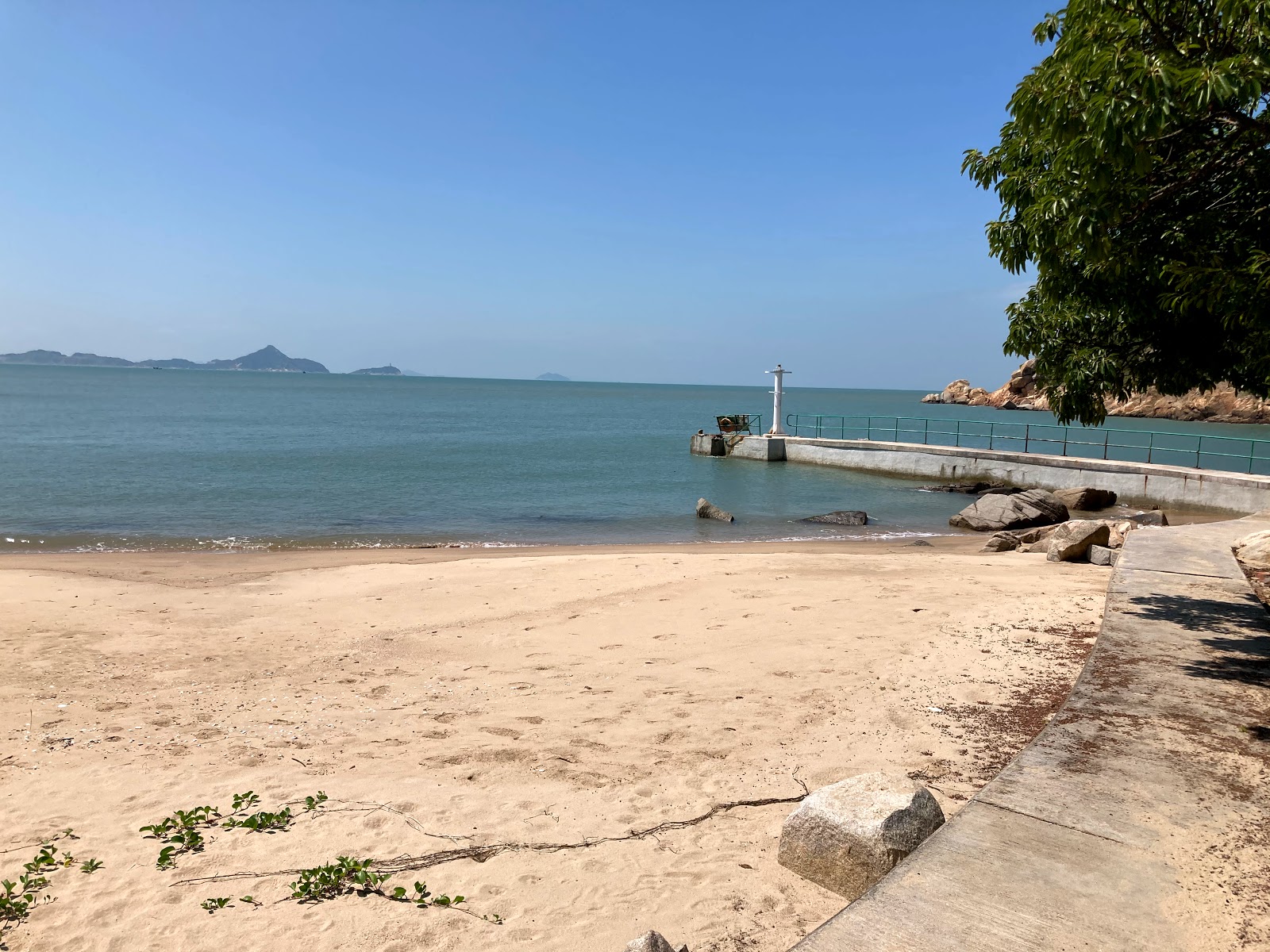 Foto de Fan Lau Sai Wan apoiado por penhascos
