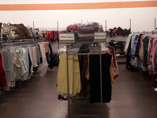 Thrift Store «McClintock & Southern Goodwill Retail Store & Donation Center», reviews and photos, 1546 E Southern Ave, Tempe, AZ 85282, USA