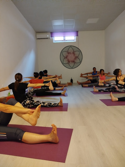 Clases de yoga en sevilla * Cuídate Yoga*