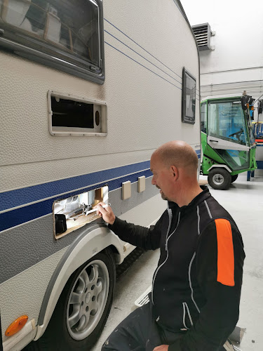 Anmeldelser af VARDE Caravan Service i Varde - Butik
