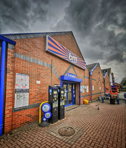 B&M Store