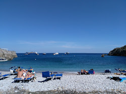 Foto von Spiaggia di Recommone umgeben von Bergen