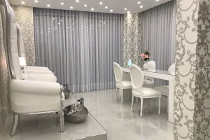 The Beauty Lounge Center image