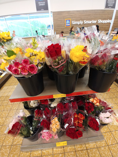 Supermarket «ALDI», reviews and photos, 799 Summit St, Elgin, IL 60120, USA