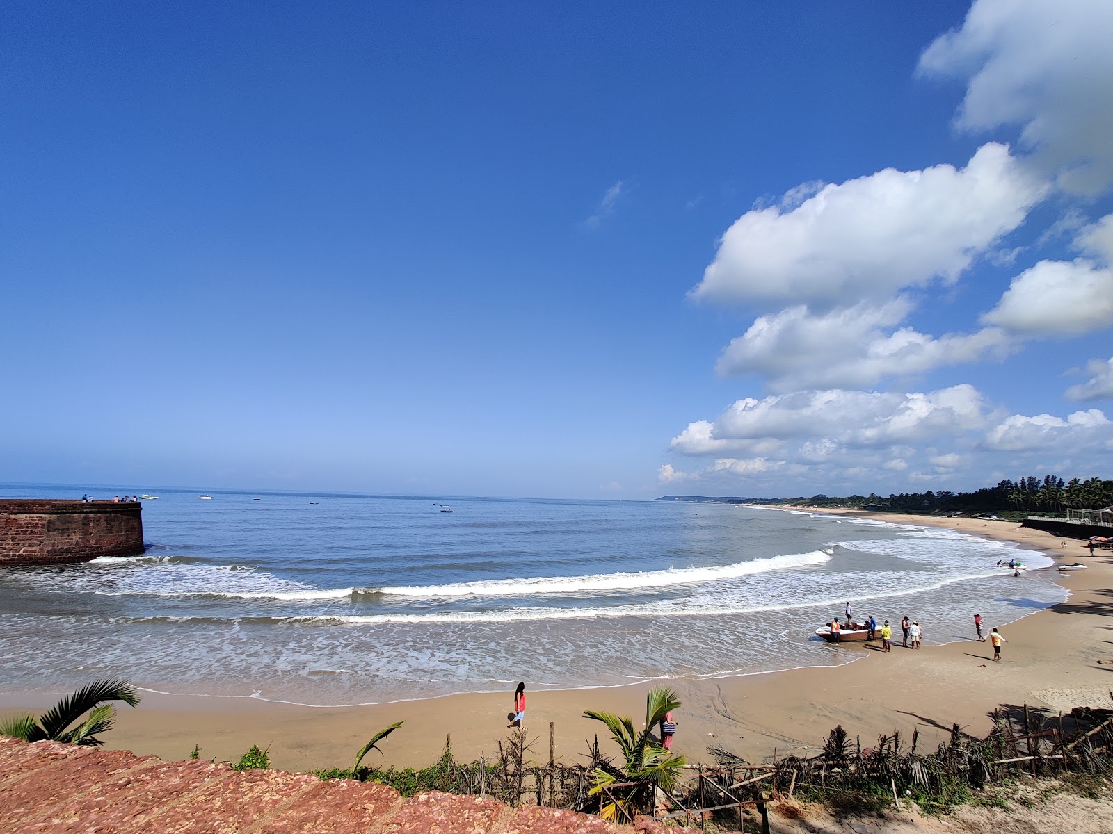 Φωτογραφία του Sinquerim Beach και η εγκατάσταση