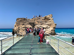 Photo de Cleopatra Bath Beach entouré de montagnes
