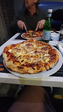 Plats et boissons du Pizzeria L'AUTHENTIQUE ( Pizza - Pâtes- Salades ) à La Capelle - n°15