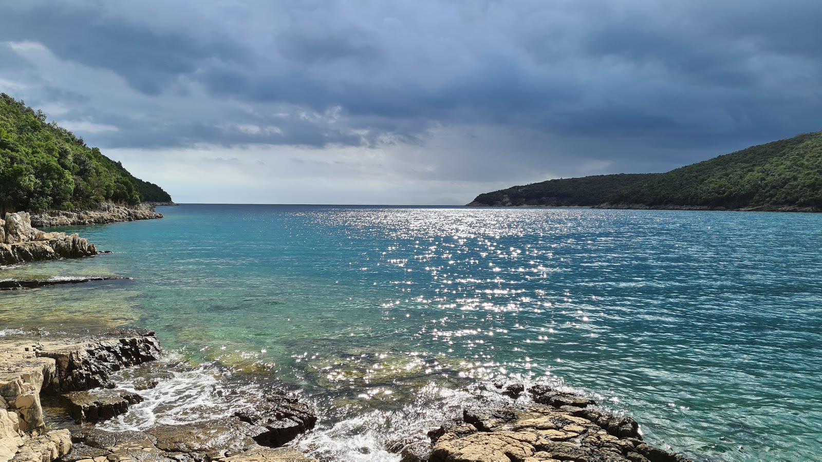 Foto van Wild beach met hoog niveau van netheid