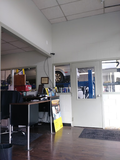 Auto Repair Shop «Meineke Car Care Center», reviews and photos, 10717 SE 82nd Ave, Happy Valley, OR 97086, USA