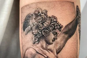 LARGO DE TINTA - Largadas tattoo, estudio de tatuajes en Sevilla. image