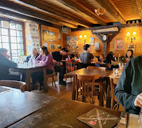 Atmosphère du Restaurant français Auberge de la Feuille d'Erable à Sixt-Fer-à-Cheval - n°15