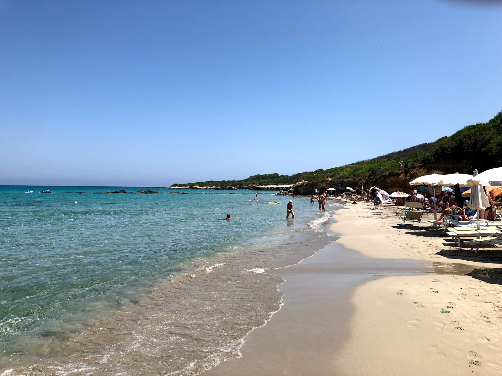 Foto von Spiaggia Baia dei Turchi mit reines blaues Oberfläche
