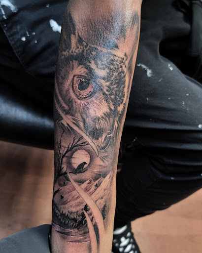 Explore bridge tattoo ideas, creative tattoo ideas in Bronx, available at Tattoo Society Studio