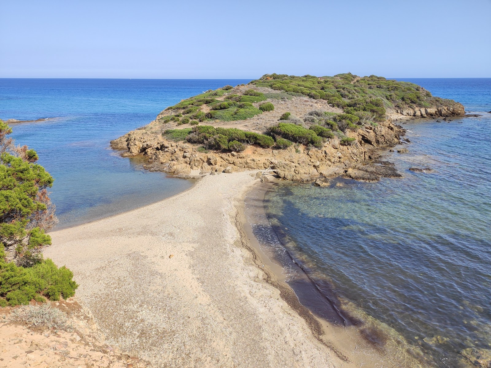 Spiaggia di Su Portu'in fotoğrafı - Çocuklu aile gezginleri için önerilir