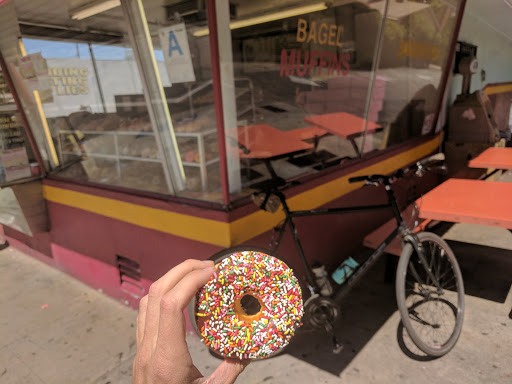 Donut Shop «Donut Hut», reviews and photos, 2025 W Magnolia Blvd, Burbank, CA 91506, USA