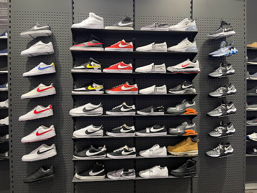 Shoe Store «Finish Line», reviews and photos, 2801 Stevens Creek Blvd, Santa Clara, CA 95050, USA