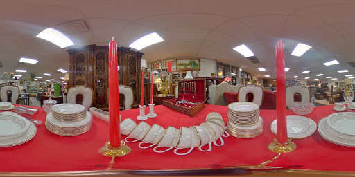 Auction House «RPN Sales & Auction House», reviews and photos, 4451 N Milwaukee Ave, Chicago, IL 60630, USA