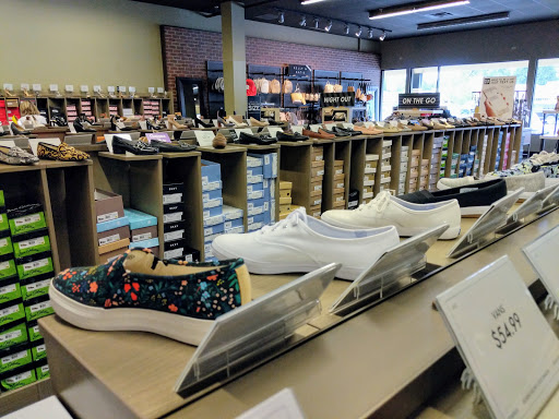 Shoe Store «DSW Designer Shoe Warehouse», reviews and photos, 17158 Redmond Way, Redmond, WA 98052, USA