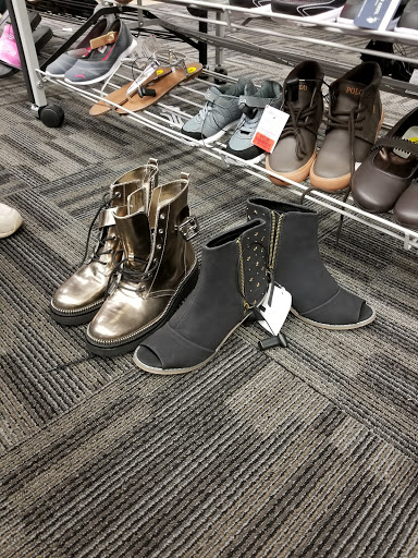 Clothing Store «Burlington Coat Factory», reviews and photos, 3702 E Hammer Ln, Stockton, CA 95212, USA