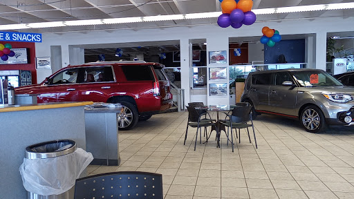 Car Dealer «World Car Kia South», reviews and photos, 7915 Interstate 35 Access Rd, San Antonio, TX 78224, USA