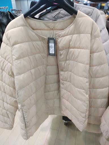 Stores to buy women's quilted vests Stuttgart