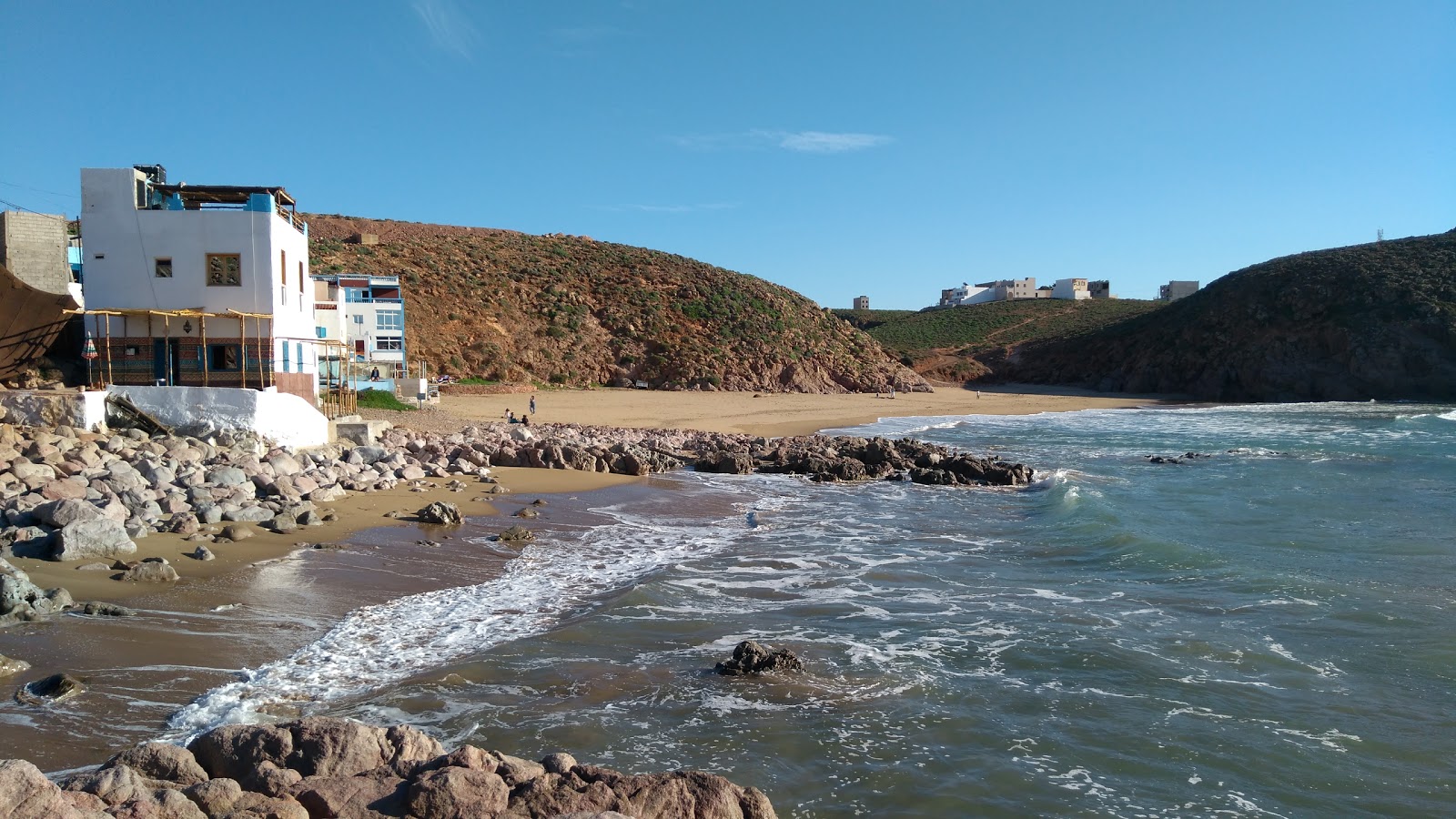 Photo de Plage AFTASS avec plusieurs baies spacieuses