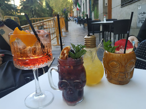 Sambhad cocktail bar terraza plaza de españa