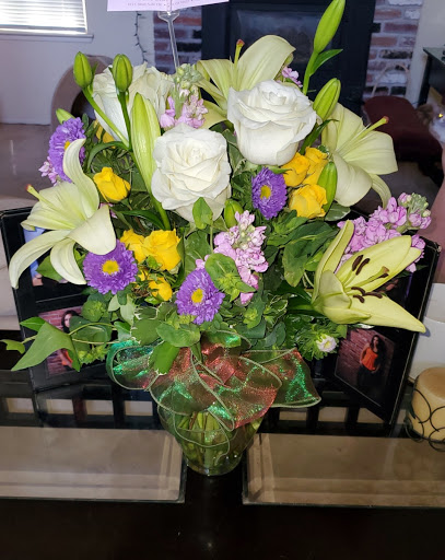 Florist «SHEILA`S COUNTRY ROSE FLORIST», reviews and photos, 835 C St Suite 190, Galt, CA 95632, USA