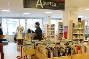 Library De Châtillon image