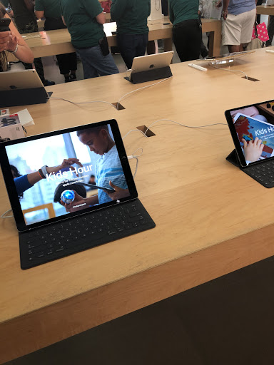 Computer Store «Apple Aventura», reviews and photos, 19501 Biscayne Blvd, Aventura, FL 33180, USA