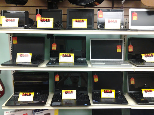 Pawn Shop «Gold Star Jewelry & Coin Co.», reviews and photos, 7048 N Clark St, Chicago, IL 60626, USA