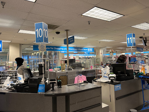 Clothing Store «Ross Dress for Less», reviews and photos, 100 S Biscayne Blvd, Miami, FL 33131, USA
