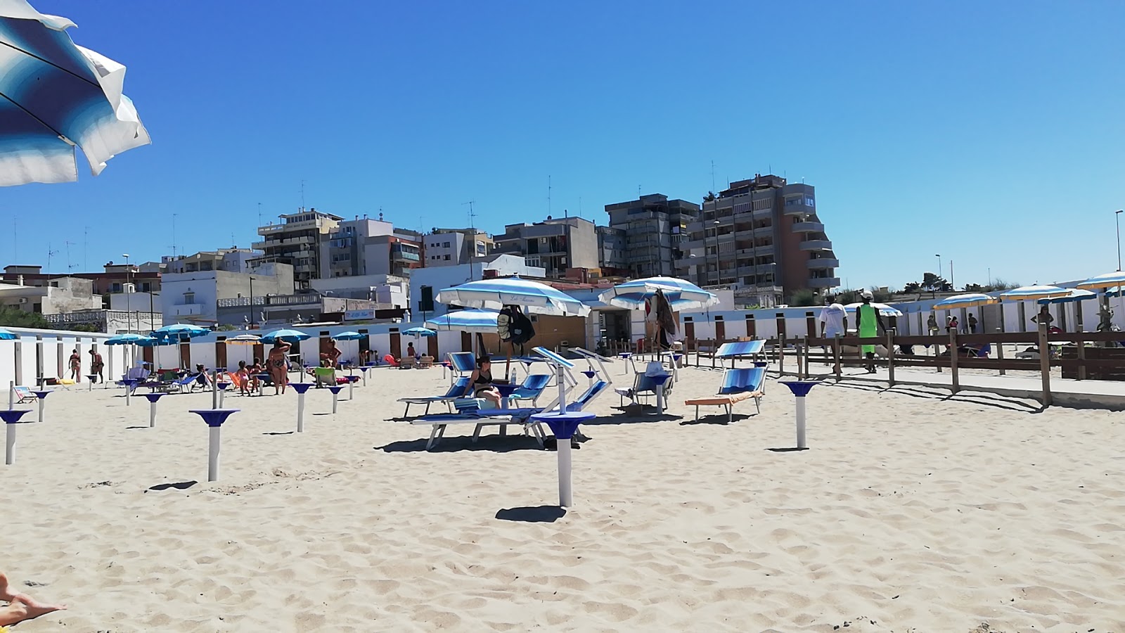 Lido Massimo beach'in fotoğrafı orta koylar ile birlikte
